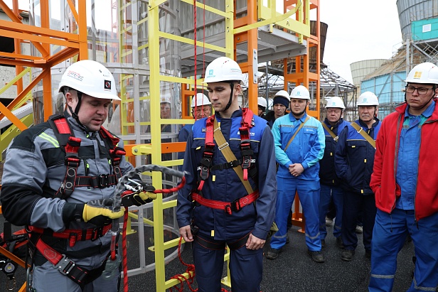 г.Новочебоксарск.На «Химпроме» открыт «Альпинист» – первый в Чувашии полигон обучения высотным работам г.Новочебоксарск.На «Химпроме» открыт «Альпинист» – первый в Чувашии полигон обучения высотным работам